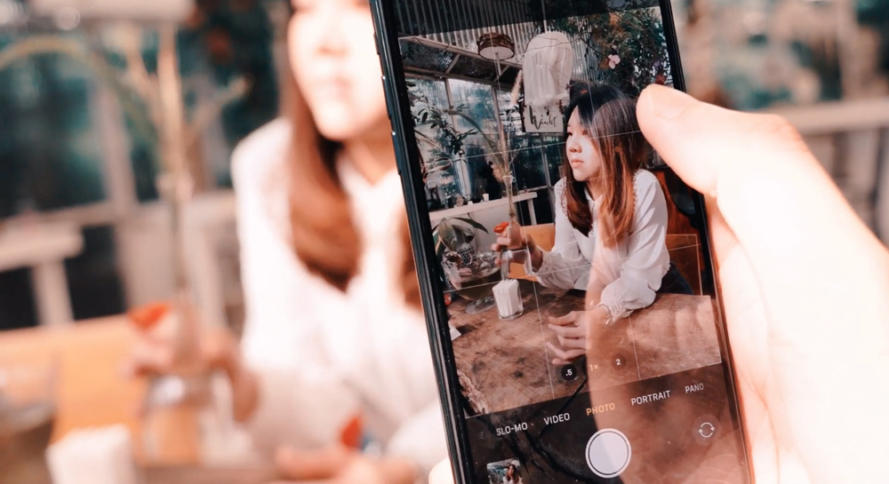 5 เทคนิคถ่ายภาพ Portrait ในร้านกาแฟให้สวยด้วยมือถือ iPhone 11 Pro Max